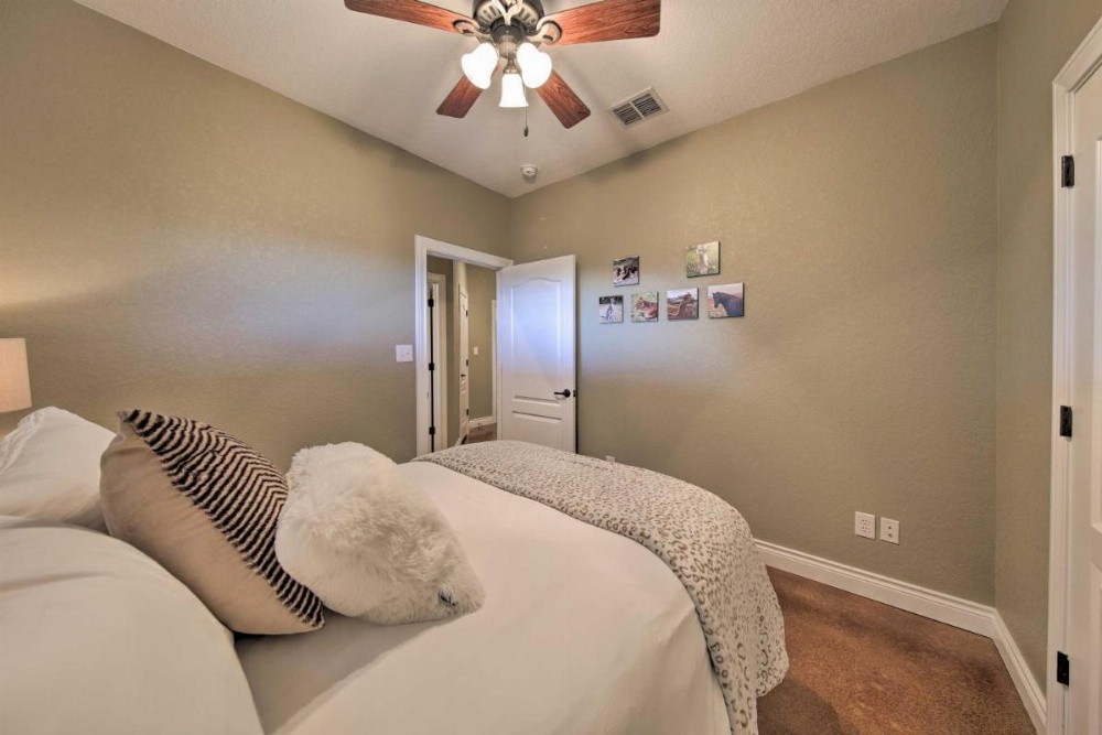 House with Outdoor Oasis Less Than 3 Miles from Canyon Lake! Image 12