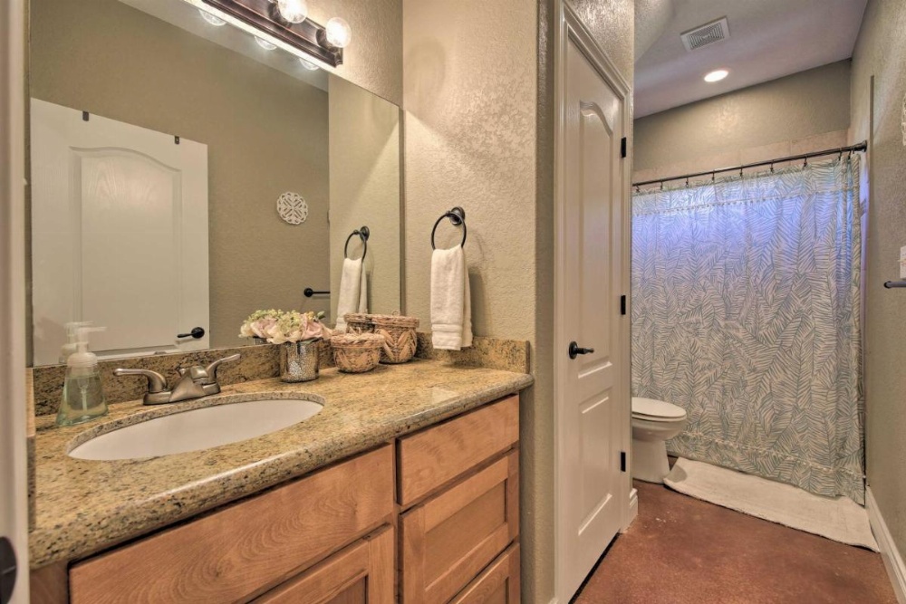House with Outdoor Oasis Less Than 3 Miles from Canyon Lake! Image 13