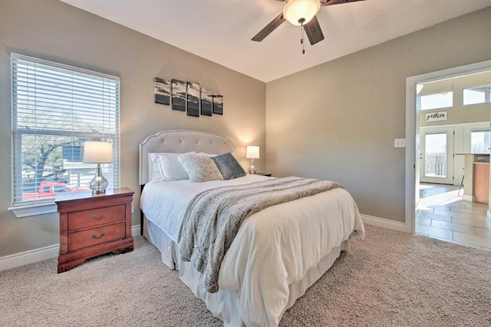 House with Outdoor Oasis Less Than 3 Miles from Canyon Lake! Image 14