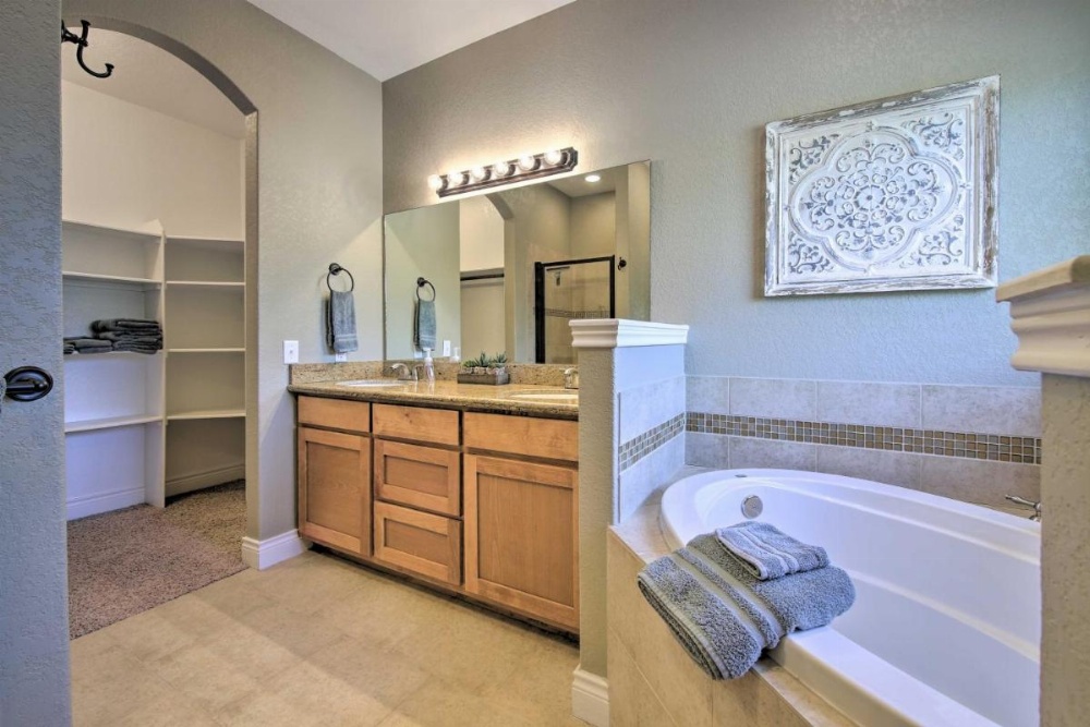 House with Outdoor Oasis Less Than 3 Miles from Canyon Lake! Image 15
