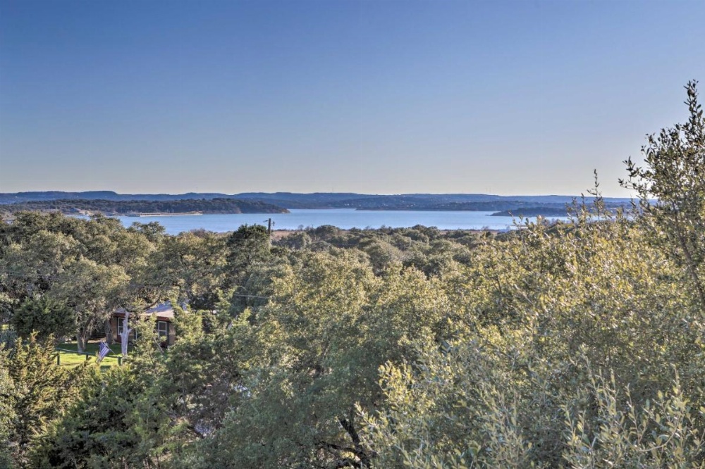 House with Outdoor Oasis Less Than 3 Miles from Canyon Lake! Image 16