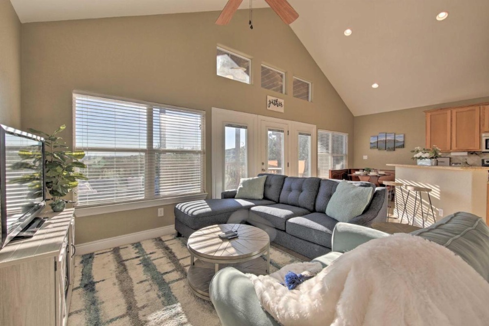 House with Outdoor Oasis Less Than 3 Miles from Canyon Lake!