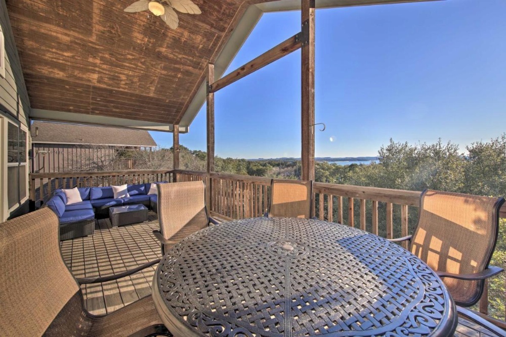 House with Outdoor Oasis Less Than 3 Miles from Canyon Lake! Image 6